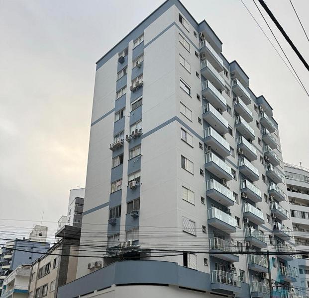 Apto Espacoso Uma Quadra Do Mar Com Garagem * Balneario Camboriu